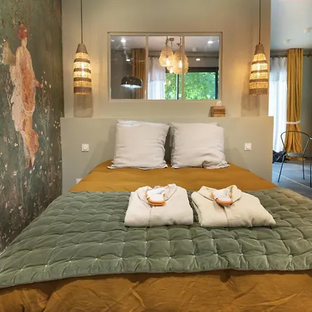 Bed & Breakfast Les Myrrhophores Et Spa, D'hotes Et De Charme 3*