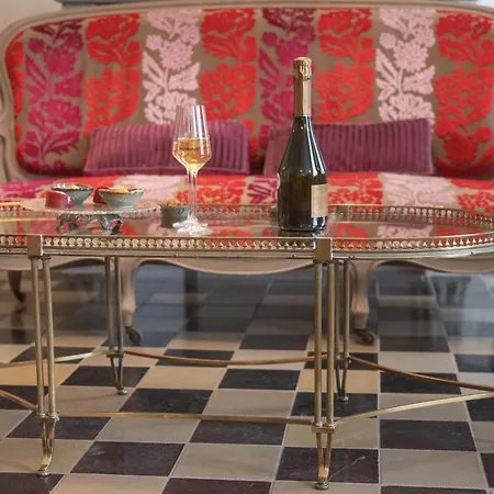 Couette-café Les Myrrhophores Et 4*